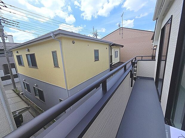窓からの眺望です。実際に現地で眺望もご確認ください。 