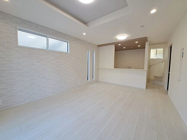 家族が食事するダイニングスペースをキッチンから見渡せる設計に。お料理をしながら家族とのコミュニケーションが増えそうな予感。 