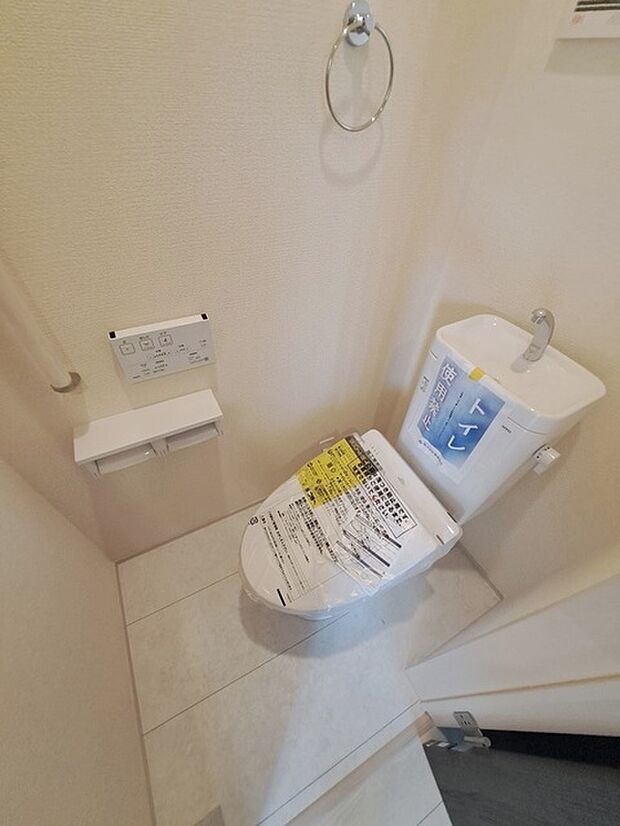 トイレにはウォシュレット機能を標準装備。 