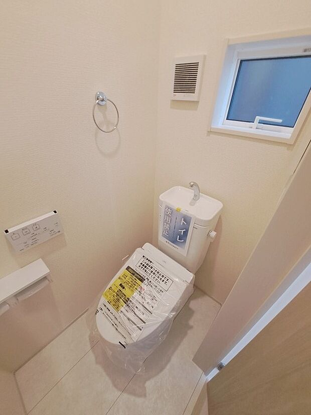 トイレにはウォシュレット機能を標準装備。