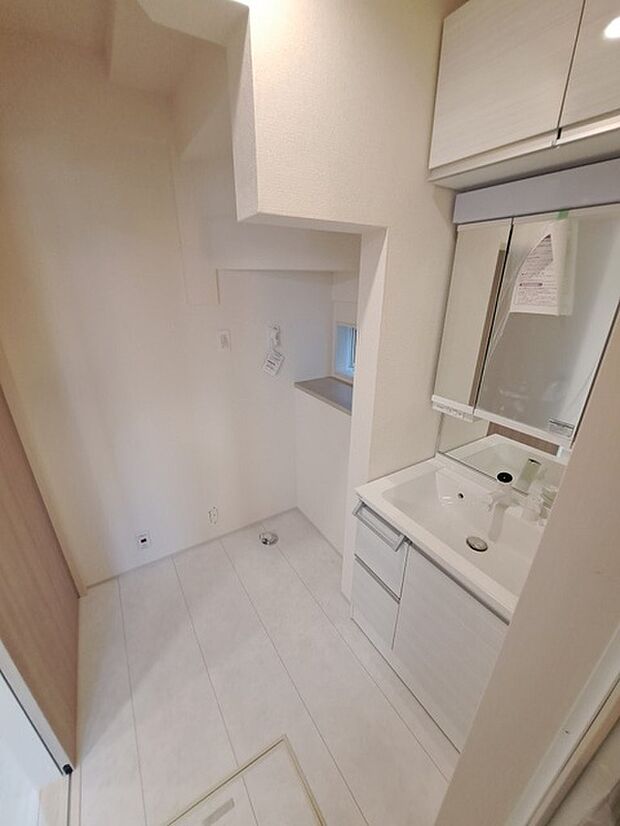 使いやすいタイプの洗面化粧台のあるランドリースペース