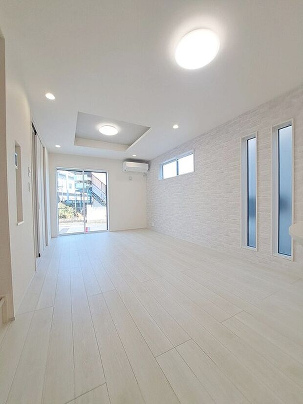 家族が一番集まる場所だから広々としつつも素敵な空間であって欲しい。みんながくつろぐリビングからキッチンまでが一つの空間のように繋がる間取り。
