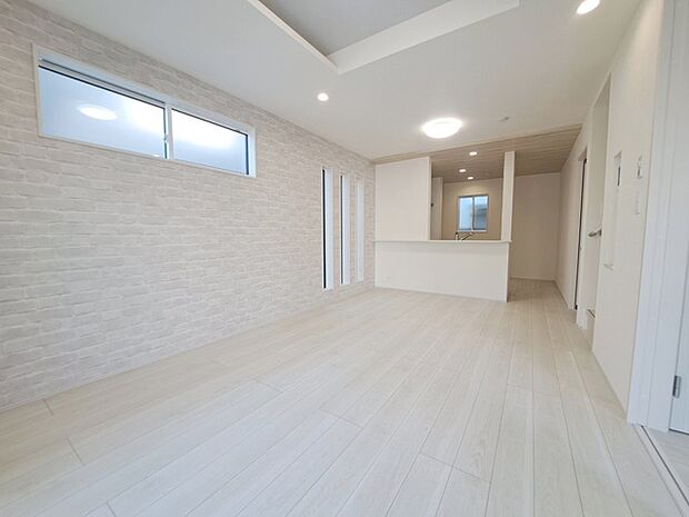 カウンターキッチンならではの開放的な見通し、全体が見渡せることでご家族の団欒スペースもより明るく笑顔が溢れる空間となります。