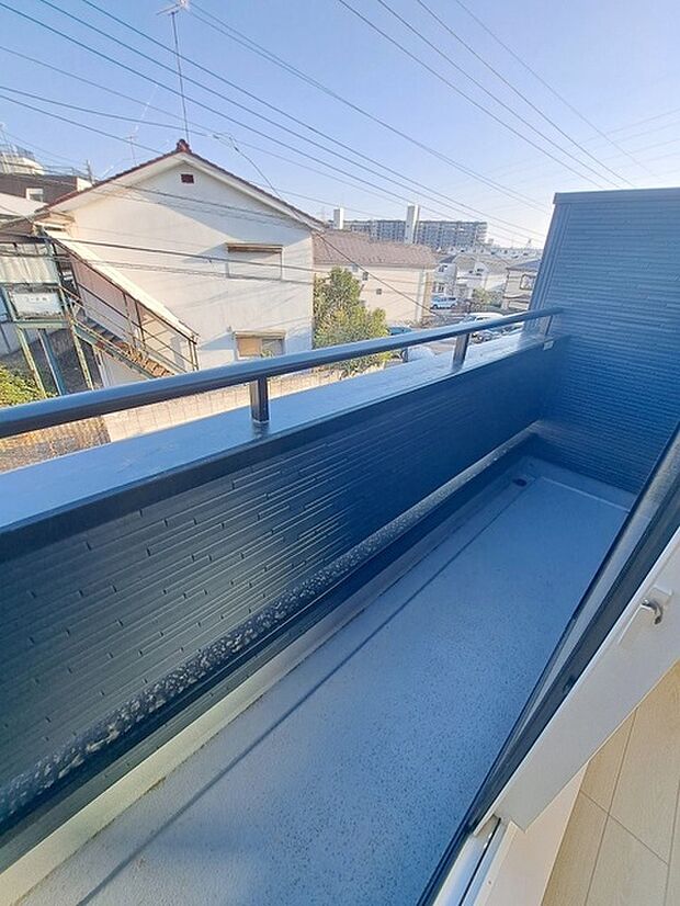 季節の変化や天気の良い日には、バルコニーでの時間が心地よく、気分をリフレッシュさせることができます。 