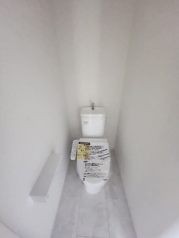 トイレにはウォシュレット機能を標準装備。