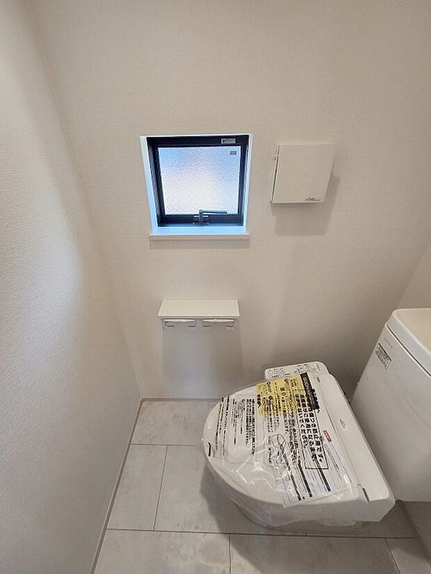 トイレにはウォシュレット機能を標準装備。