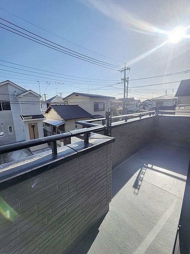 窓からの眺望です。実際に現地で眺望もご確認ください。 