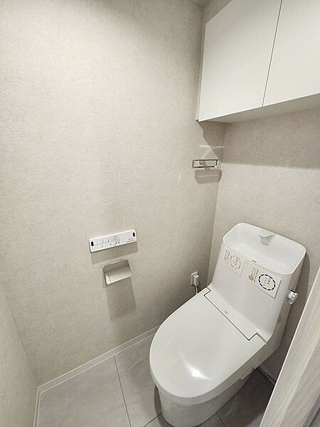 トイレにはウォシュレット機能を標準装備。