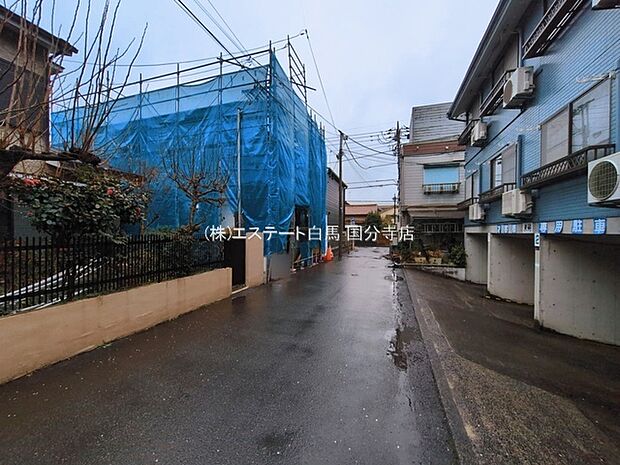 安心して暮らすことのできる住宅街。 住宅地の道路は一般に交通量が少なく車などの騒音が少ないため、住民にとって静かな生活環境が提供されます。