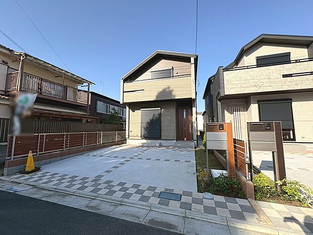 実際に室内をご見学頂くと生活のイメージが広がると思います。家具を置いたイメージや窓からの景色など。 
