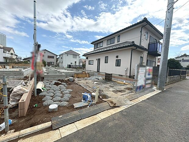現在建物を建築中です、建築中の物件については現地確認の他、同施工会社の完成施工例のご案内、担当者のプレゼンテーションにてご検討ください。適切なご検討の方法をご説明させて頂きます。