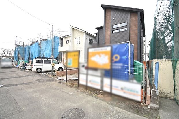 安心して暮らすことのできる住宅街。 住宅地の道路は一般に交通量が少なく車などの騒音が少ないため、住民にとって静かな生活環境が提供されます。