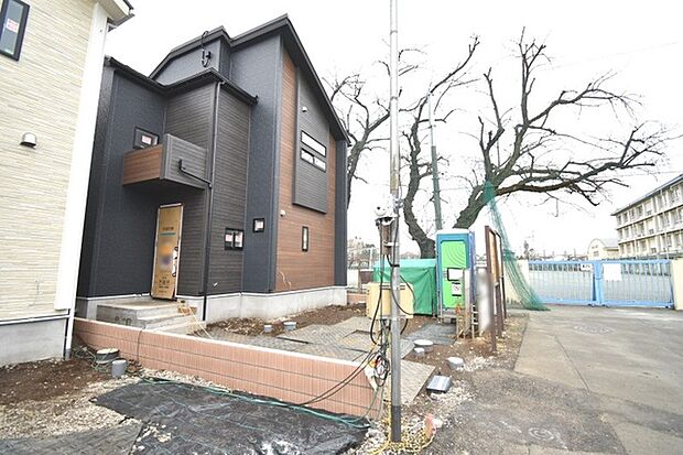 周辺のエリアで他にも沢山売りに出ている物件があります。インターネット掲載前の情報などもありますのでお気軽にお問合せください。まとめてご見学できます。 