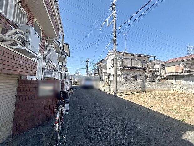 周辺は住宅が建ち並ぶ閑静な住宅街です。