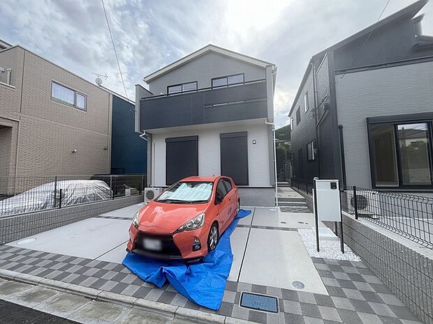 建物が完成しましたので室内のご見学予約スタート。当日のご見学予約も大歓迎です。お気軽にご連絡ください。エステート白馬国分寺店は火曜水曜も営業しております。 