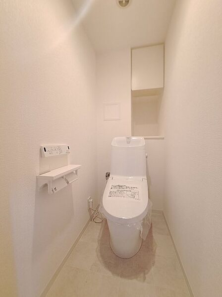 トイレにはウォシュレット機能を標準装備。