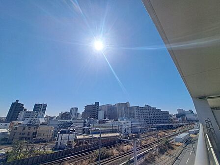 バルコニーからの眺望です。実際に現地で眺望もご確認ください。
