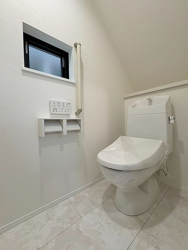 トイレにはウォシュレット機能を標準装備。