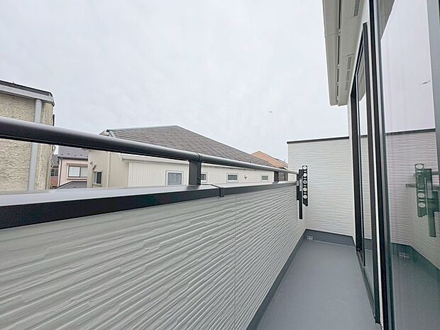 窓からの眺望です。実際に現地で眺望もご確認ください。 