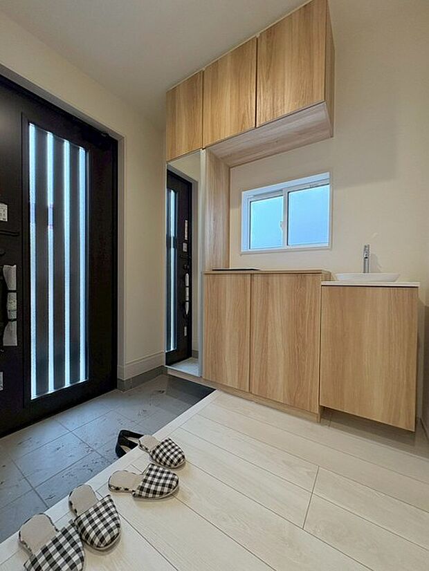 明るい玄関スペース