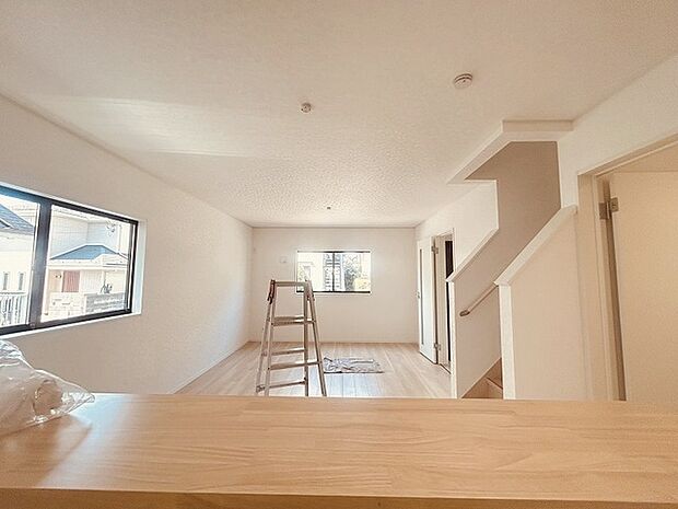 カウンターキッチンならではの開放的な見通し、全体が見渡せることでご家族の団欒スペースもより明るく笑顔が溢れる空間となります。 