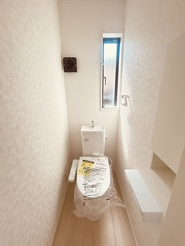 トイレにはウォシュレット機能を標準装備。