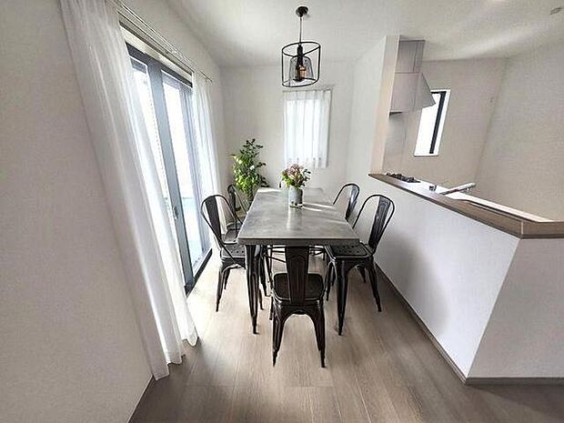 本画像はCGで作成しており、実際に現地に家具は置かれておりません。また、価格に家具は含まれておりません。