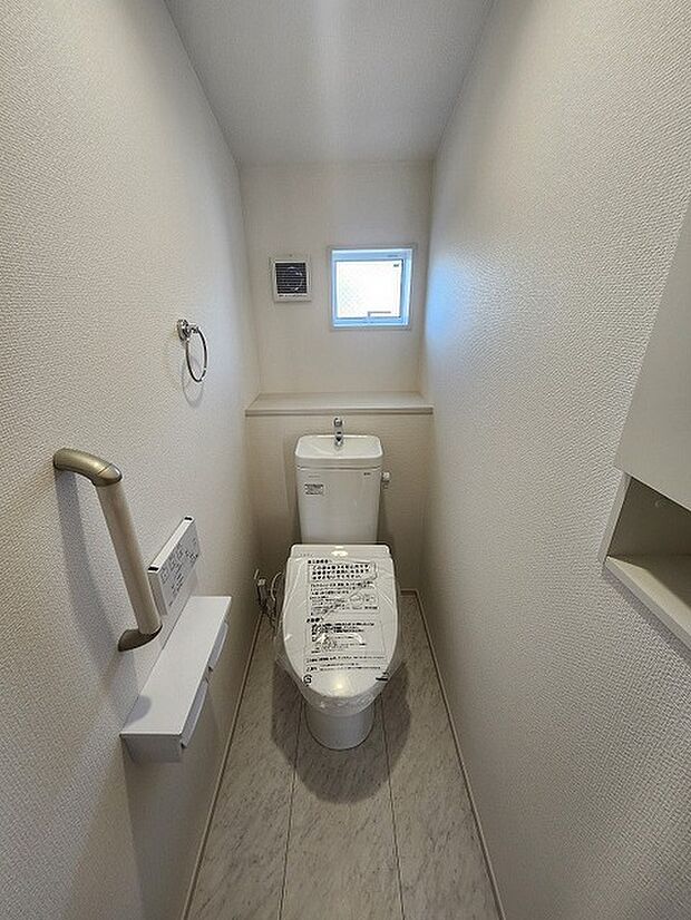 トイレにはウォシュレット機能を標準装備。 