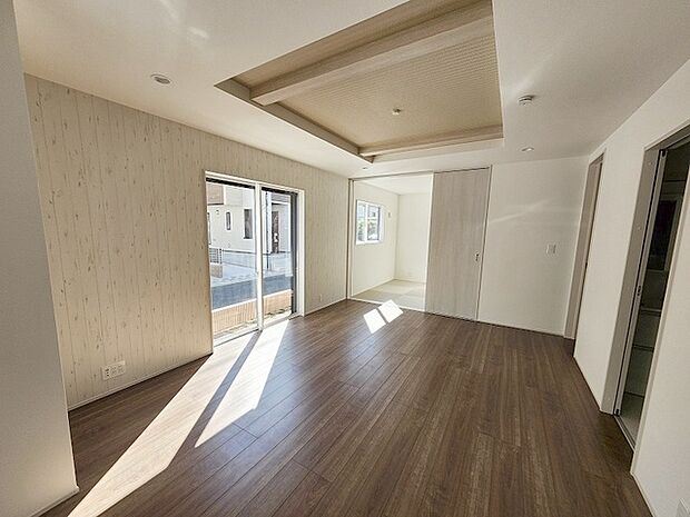 家族が一番集まる場所だから広々としつつも素敵な空間であって欲しい。みんながくつろぐリビングからキッチンまでが一つの空間のように繋がる間取り。