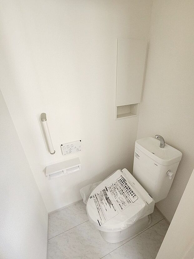 1階トイレ。ウォシュレット機能を標準装備。