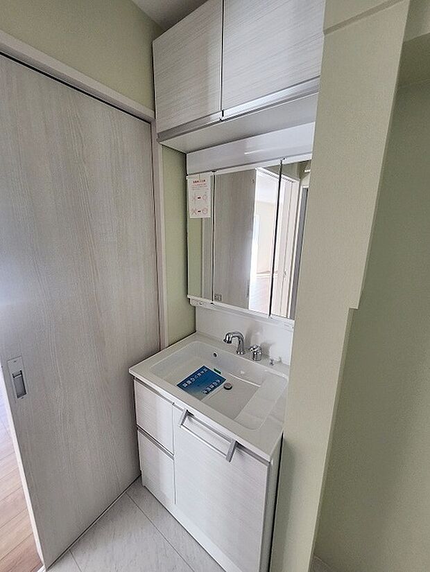 使いやすいタイプの洗面化粧台のあるランドリースペース