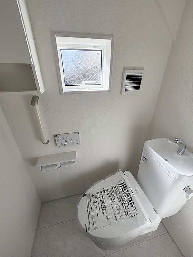 1階トイレ。ウォシュレット機能を標準装備。