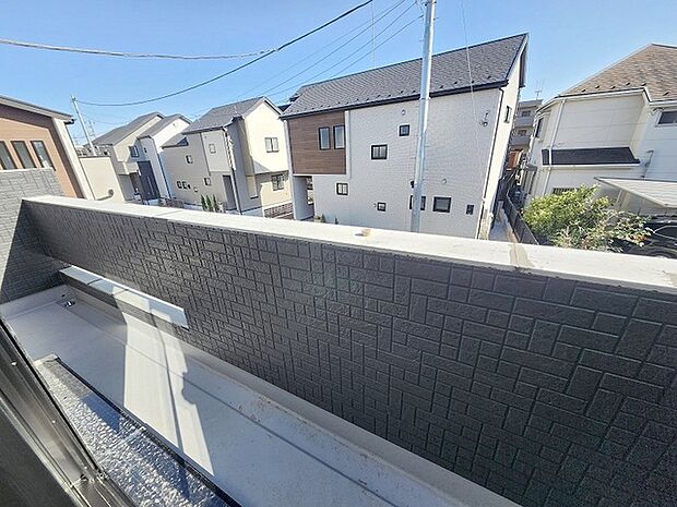 窓からの眺望です。実際に現地で眺望もご確認ください。