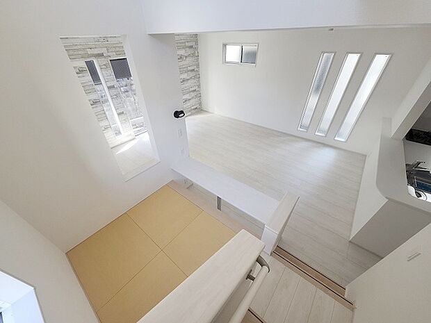 家族が一番集まる場所だから広々としつつも素敵な空間であって欲しい。みんながくつろぐリビングからキッチンまでが一つの空間のように繋がる間取り。