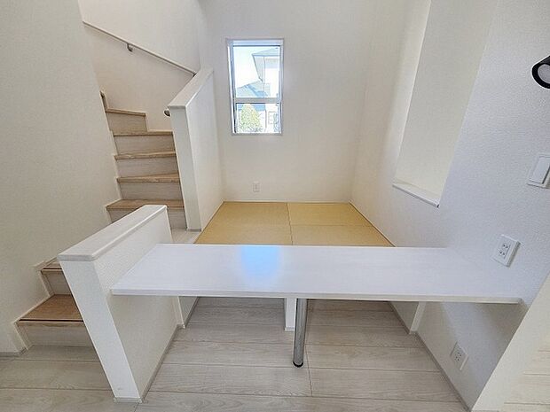 実際に室内をご見学頂くと生活のイメージが広がると思います。家具を置いたイメージや窓からの景色など。周辺で販売に出している物件も一緒にまとめてご見学頂き、比較する事もできます。