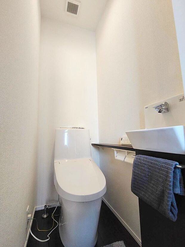 トイレにはウォシュレット機能を標準装備。 