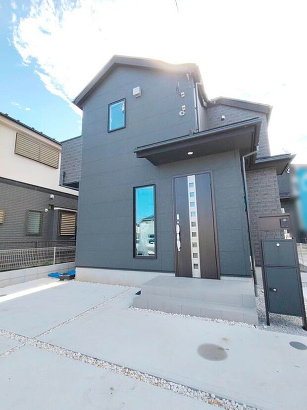 建物が完成しましたので室内のご見学予約スタート。当日のご見学予約も大歓迎です。お気軽にご連絡ください。エステート白馬国分寺店は火曜水曜も営業しております。 