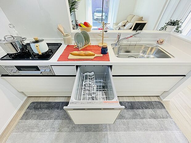 毎日の家事をサポートしてくれる食洗器も標準に装備。ちょっと嬉しい設備です