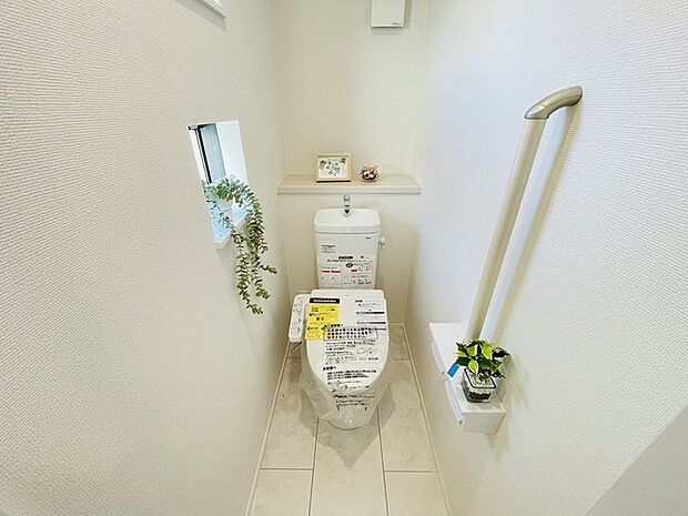 トイレにはウォシュレット機能を標準装備。 