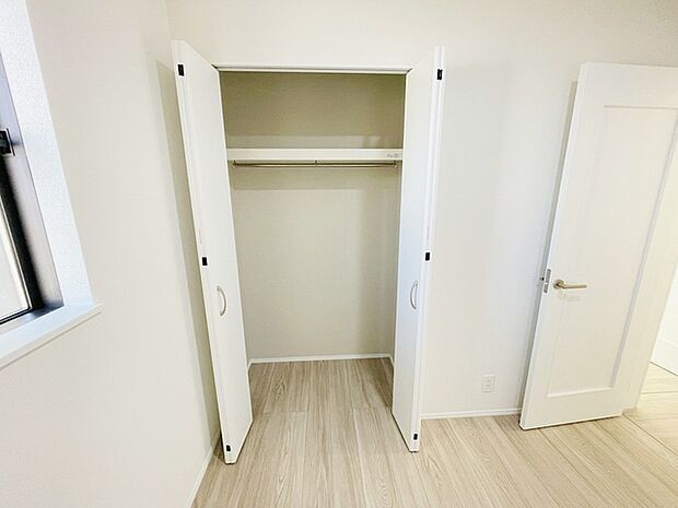 各お部屋に収納が設置されています。