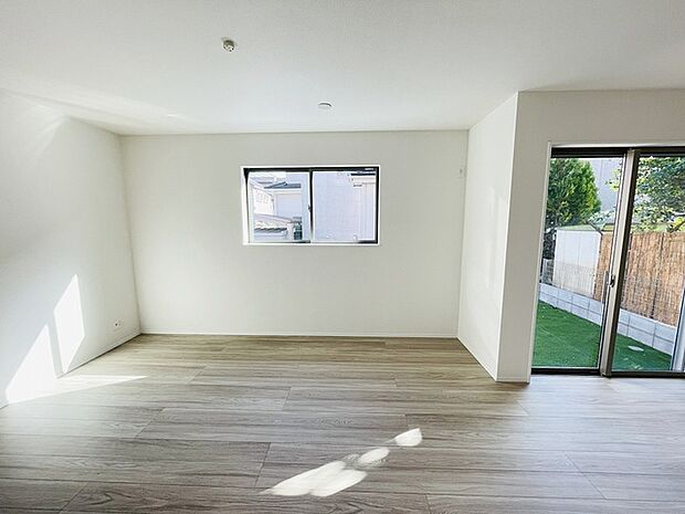 家族みんなが集まるリビング。広さを重視した家族全員が集まれるリビングは、住む上で大事な空間になります。 