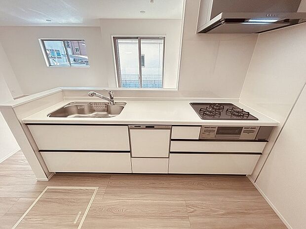 お料理をしながらリビングの家族やゲストとの会話が楽しめるカウンタータイプのキッチン。毎日のお料理を楽しく快適に。