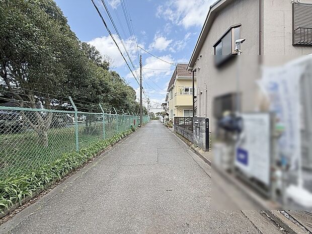 安心して暮らすことのできる住宅街。 住宅地の道路は一般に交通量が少なく車などの騒音が少ないため、住民にとって静かな生活環境が提供されます。