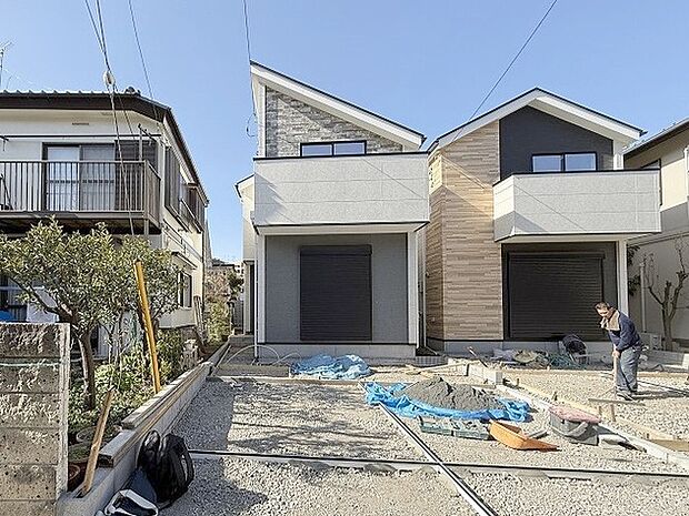 周辺の街並みの中で適度な主張、生活に溶け込むシンプルなデザインの外観が魅力の一戸建です。