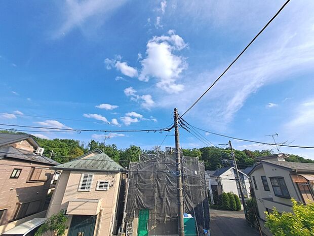 窓からの眺望です。実際に現地で眺望もご確認ください。