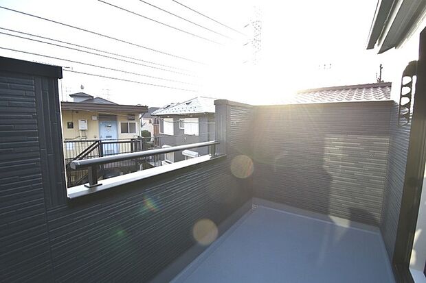 窓からの眺望です。実際に現地で眺望もご確認ください。