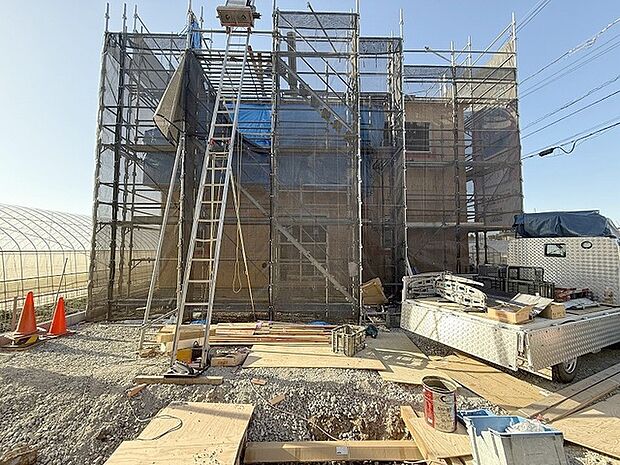 現在建物を建築中です、建築中の物件については現地確認の他、同施工会社の完成施工例のご案内、担当者のプレゼンテーションにてご検討ください。適切なご検討の方法をご説明させて頂きます。 