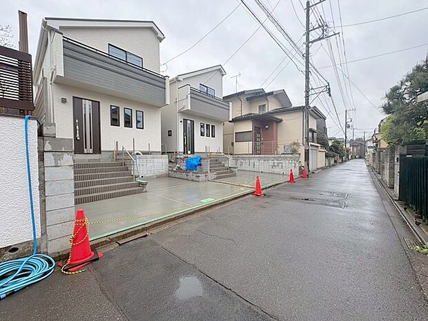 周辺は住宅が建ち並ぶ閑静な住宅街です。 