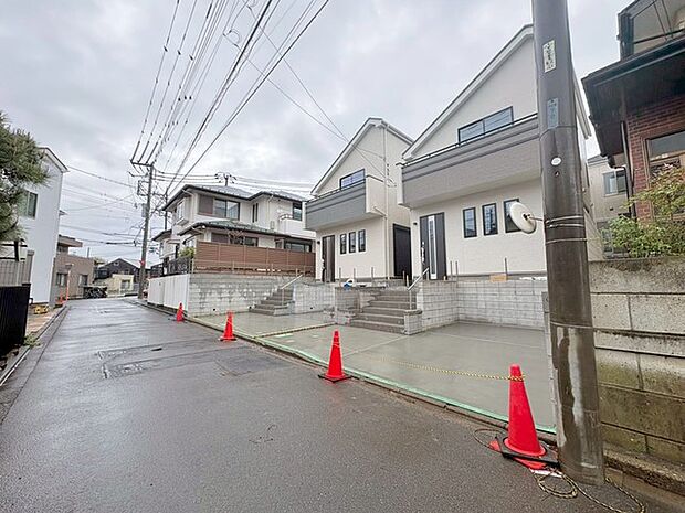 安心して暮らすことのできる住宅街。　住宅地の道路は一般に交通量が少なく車などの騒音が少ないため、住民にとって静かな生活環境が提供されます。 