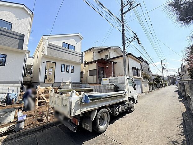 安心して暮らすことのできる住宅街。 住宅地の道路は一般に交通量が少なく車などの騒音が少ないため、住民にとって静かな生活環境が提供されます。